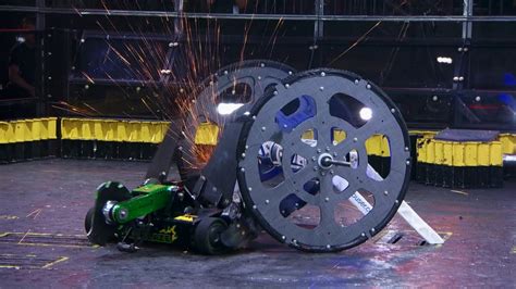 battlebot huge|battlebots huge vs sawblaze.